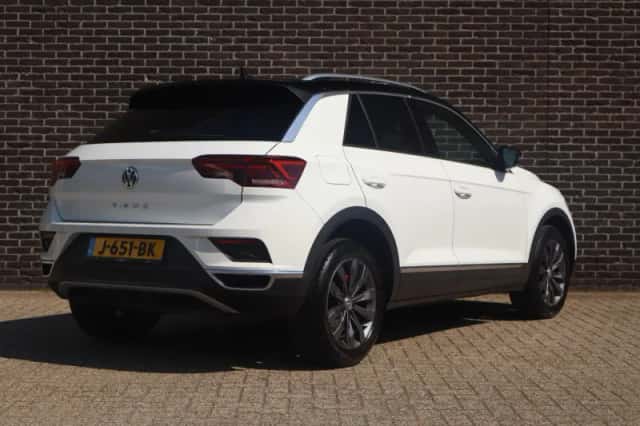 Volkswagen T-Roc (2020) thumbnail 2