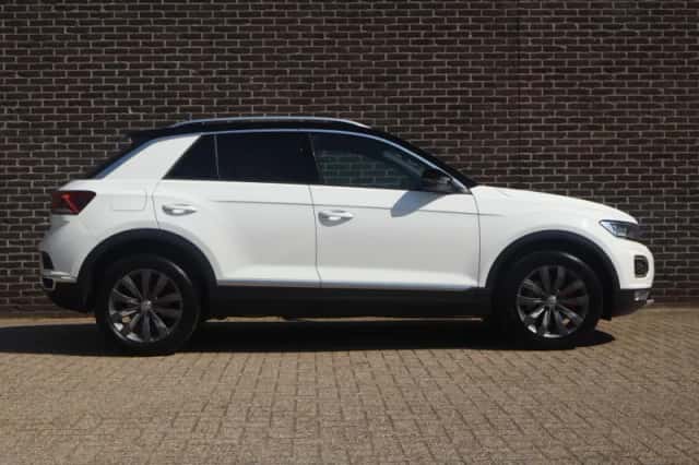 Volkswagen T-Roc (2020) thumbnail 3