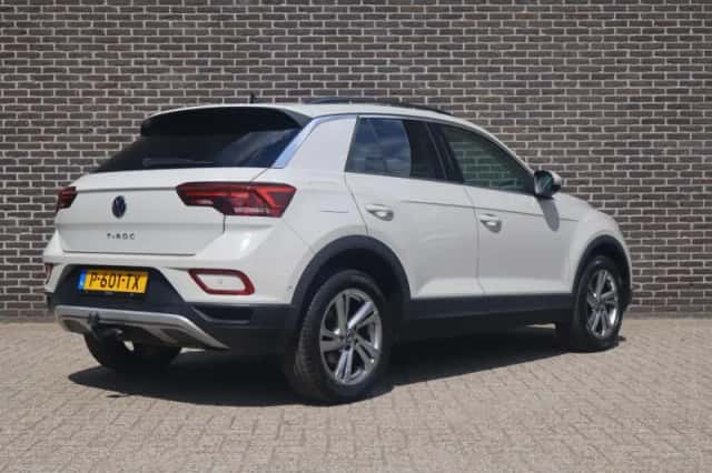 Volkswagen T-Roc (2022) thumbnail 2