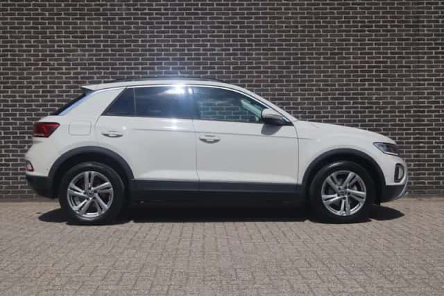 Volkswagen T-Roc (2022) thumbnail 3