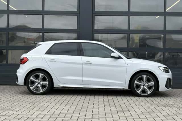 Audi A1 (2023) thumbnail 3