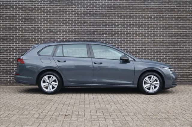Volkswagen Golf (2023) thumbnail 3