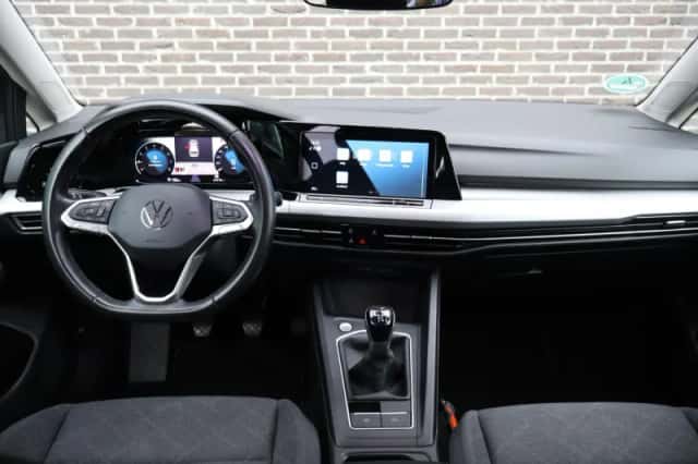 Volkswagen Golf (2023) thumbnail 5