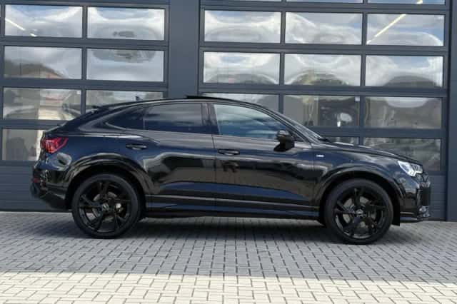 Audi Q3 (2023) thumbnail 3