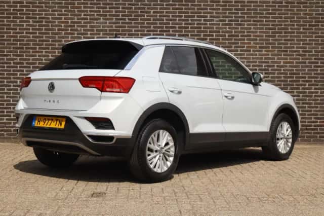 Volkswagen T-Roc (2020) thumbnail 2