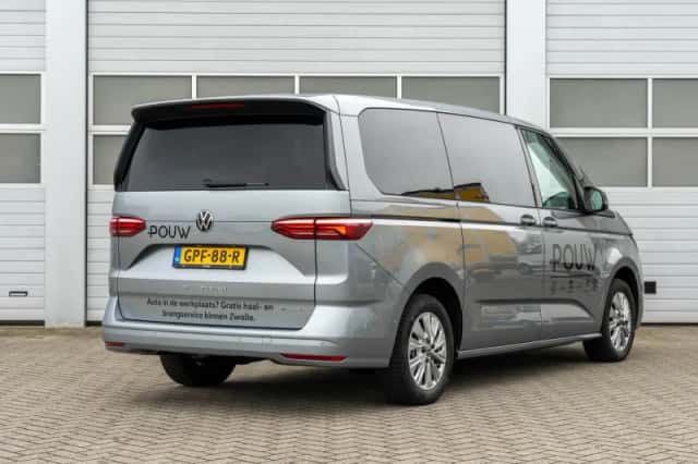 Volkswagen Multivan (2024) thumbnail 2