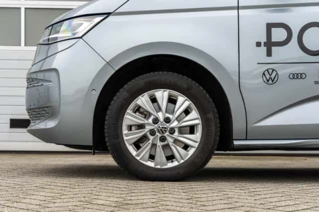 Volkswagen Multivan (2024) thumbnail 15