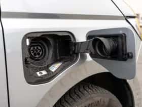 Volkswagen Multivan (2024) thumbnail 16