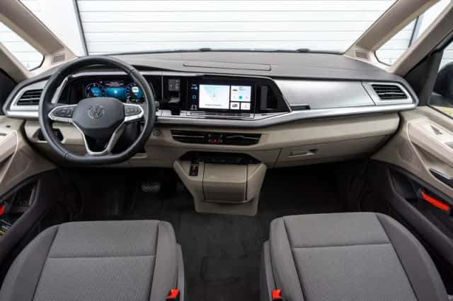 Volkswagen Multivan (2024) thumbnail 6