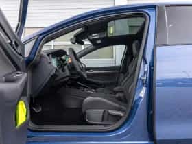 Volkswagen Golf (2026) thumbnail 4