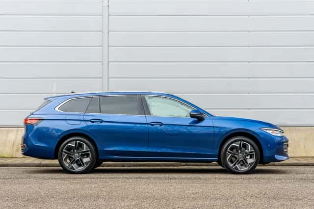 Volkswagen Passat (2025) thumbnail 3