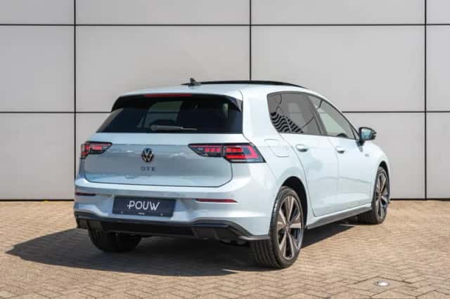 Volkswagen Golf (2025) thumbnail 2