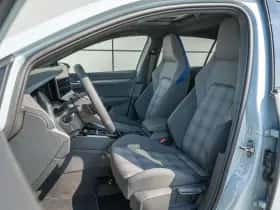 Volkswagen Golf (2025) thumbnail 4