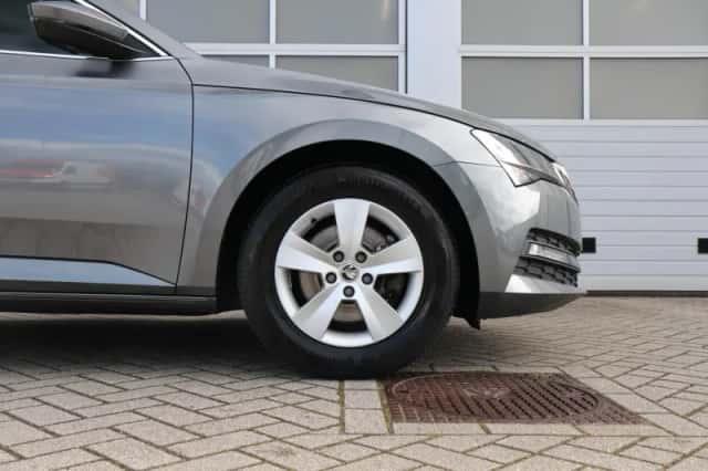 Škoda Superb (2023) thumbnail 15