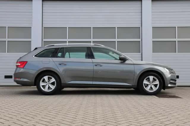 Škoda Superb (2023) thumbnail 4