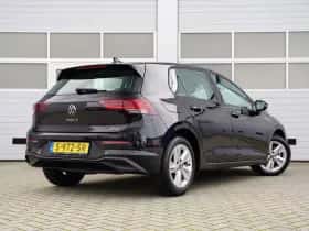 Volkswagen Golf (2023) thumbnail 2