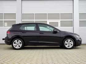 Volkswagen Golf (2023) thumbnail 3