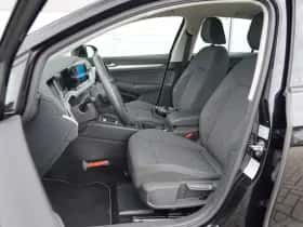 Volkswagen Golf (2023) thumbnail 4