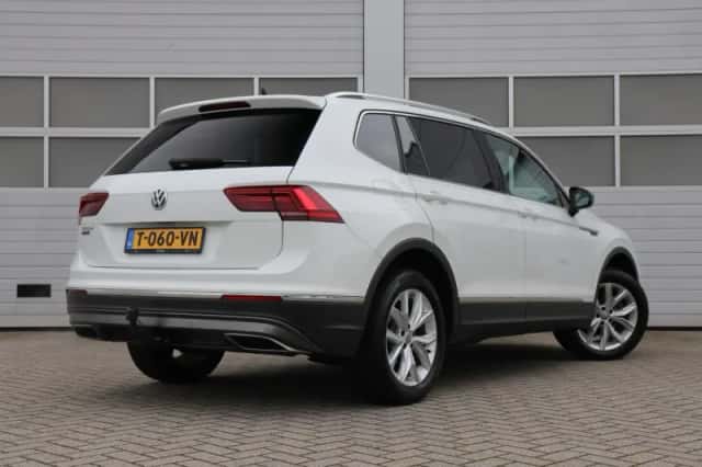 Volkswagen Tiguan (2021) thumbnail 2