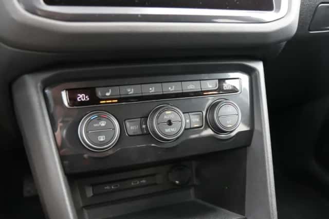 Volkswagen Tiguan (2021) thumbnail 25