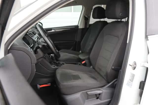 Volkswagen Tiguan (2021) thumbnail 4