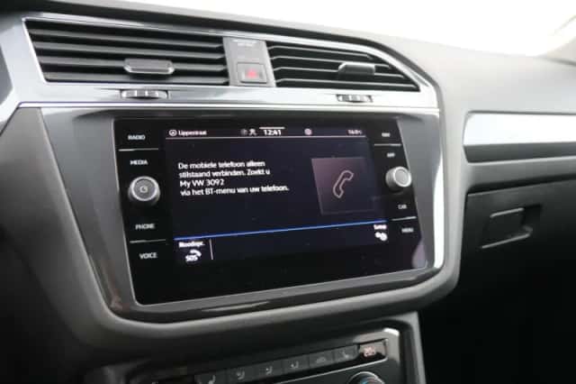 Volkswagen Tiguan (2021) thumbnail 36