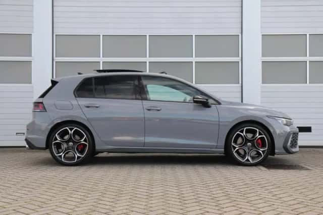 Volkswagen Golf (2025) thumbnail 4