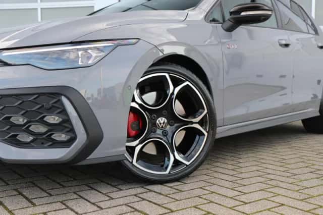Volkswagen Golf (2025) thumbnail 33