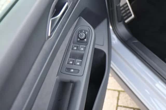 Volkswagen Golf (2025) thumbnail 37