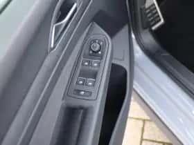 Volkswagen Golf (2025) thumbnail 37
