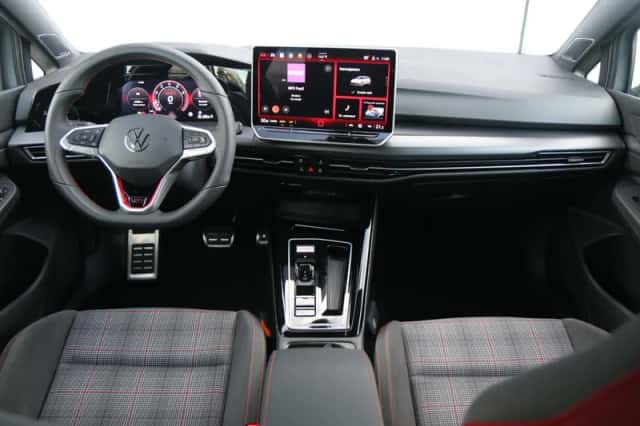 Volkswagen Golf (2025) thumbnail 6