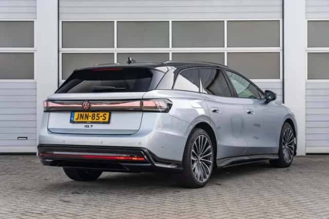 Volkswagen ID.7 (2025) thumbnail 2