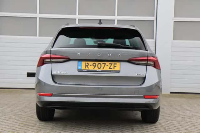Škoda Octavia (2023) thumbnail 12