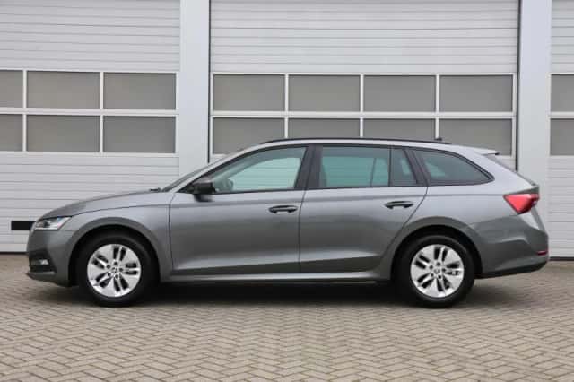Škoda Octavia (2023) thumbnail 14
