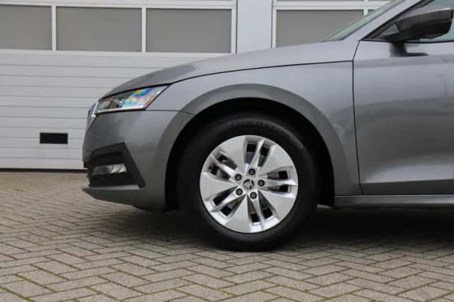 Škoda Octavia (2023) thumbnail 15