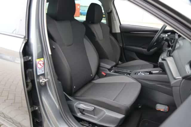 Škoda Octavia (2023) thumbnail 16