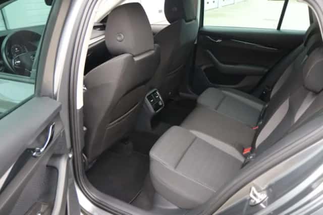 Škoda Octavia (2023) thumbnail 19