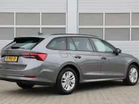 Škoda Octavia (2023) thumbnail 3