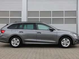 Škoda Octavia (2023) thumbnail 4