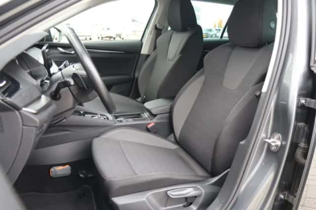 Škoda Octavia (2023) thumbnail 5