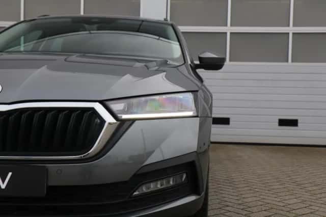 Škoda Octavia (2023) thumbnail 10