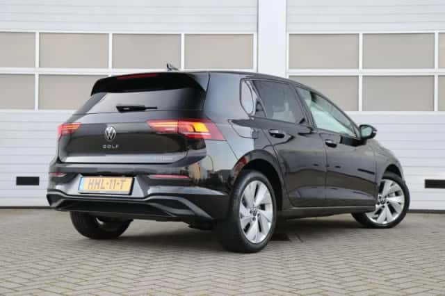 Volkswagen Golf (2025) thumbnail 3