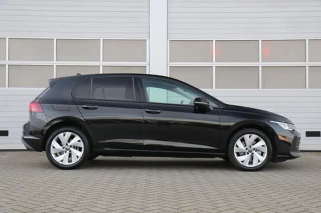 Volkswagen Golf (2025) thumbnail 4