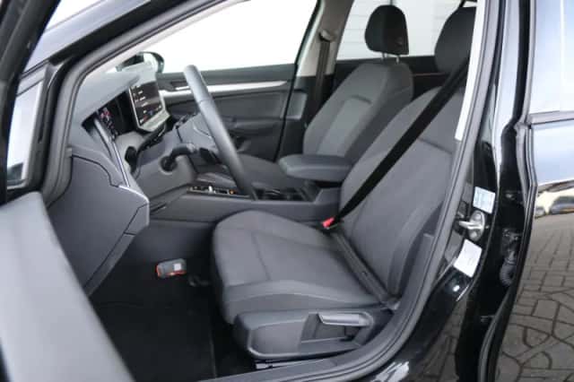 Volkswagen Golf (2025) thumbnail 5