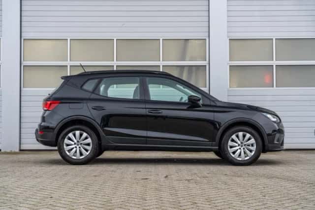 SEAT Arona (2025) thumbnail 3