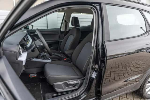 SEAT Arona (2025) thumbnail 4