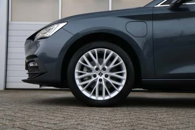 SEAT Leon (2023) thumbnail 16