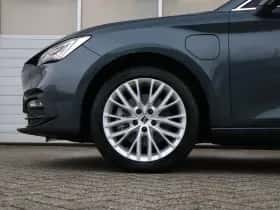SEAT Leon (2023) thumbnail 16