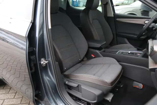 SEAT Leon (2023) thumbnail 18