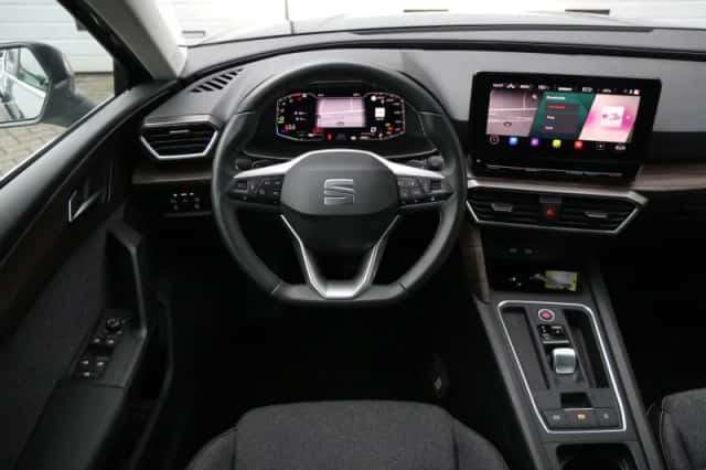 SEAT Leon (2023) thumbnail 23